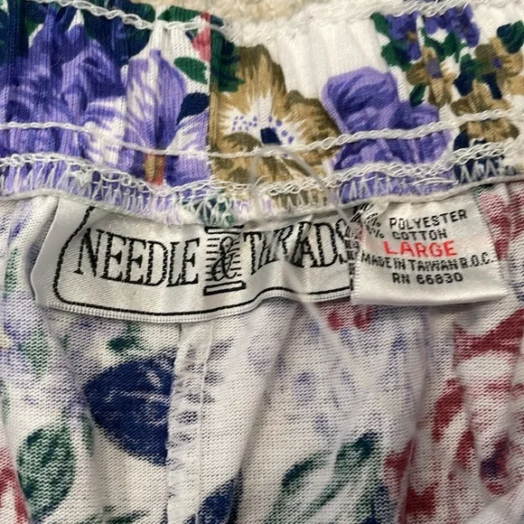 Vintage Needles & Threads shorts - Picture 8 of 11